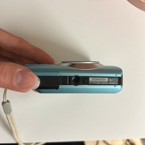 Canon power shot a3200 PIECES/REPAIR - Picture 3 of 5